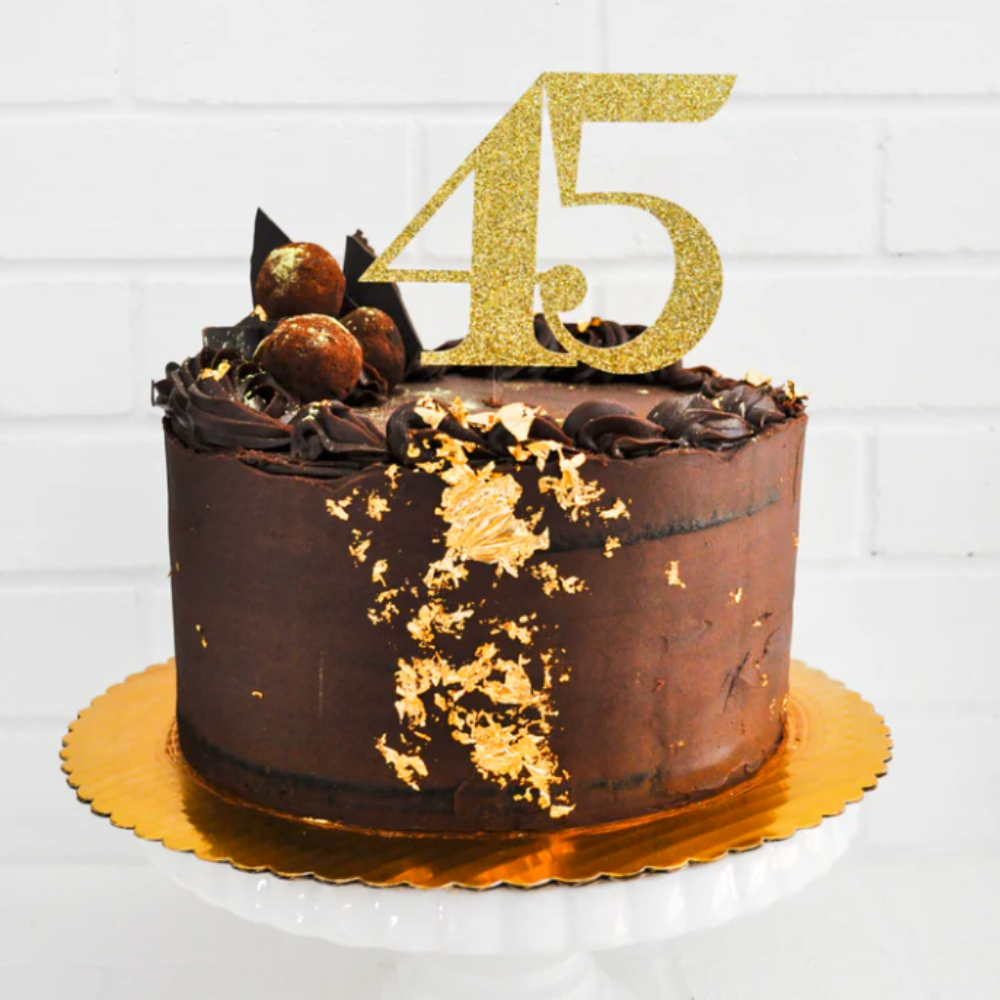 Custom Cakes by MIXINGBOWL