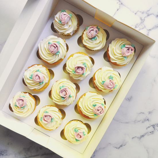 Cupcakes by MIXINGBOWL